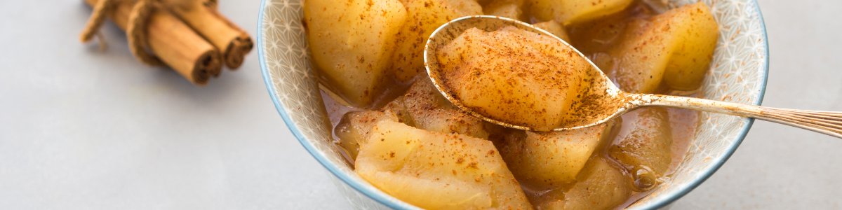 maçã assada com canela