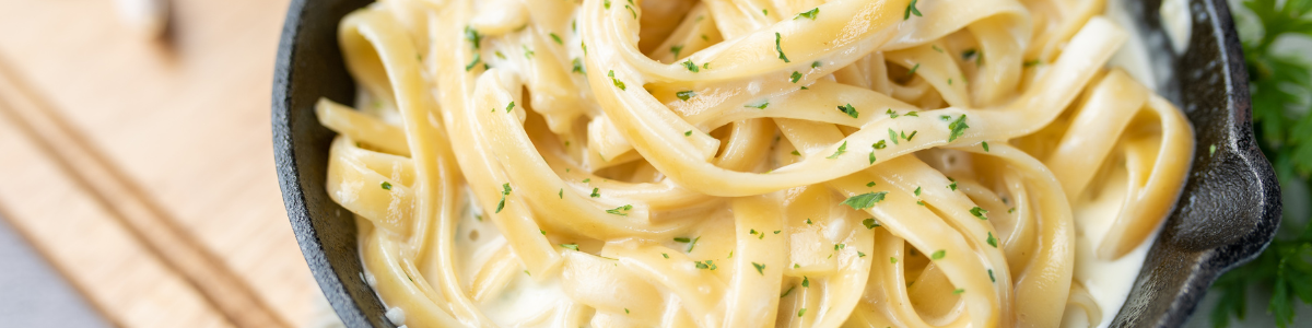 Os perigos do macarrão instantâneo e uma alternativa saudável